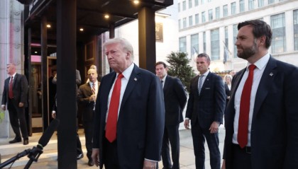 任内首次！特朗普在华盛顿外出就餐以示治安转好，部分不满者给餐厅一星差评