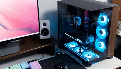 大视野海景房，安钛克C8 Curve Wood+索泰GeForce RTX 5070 Ti AMP EXTREME INFINITY装机