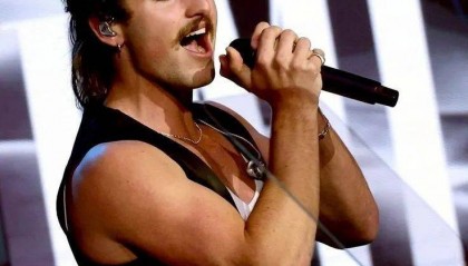 BensonBoone正在考虑从音乐界退休，转而投身体操事业