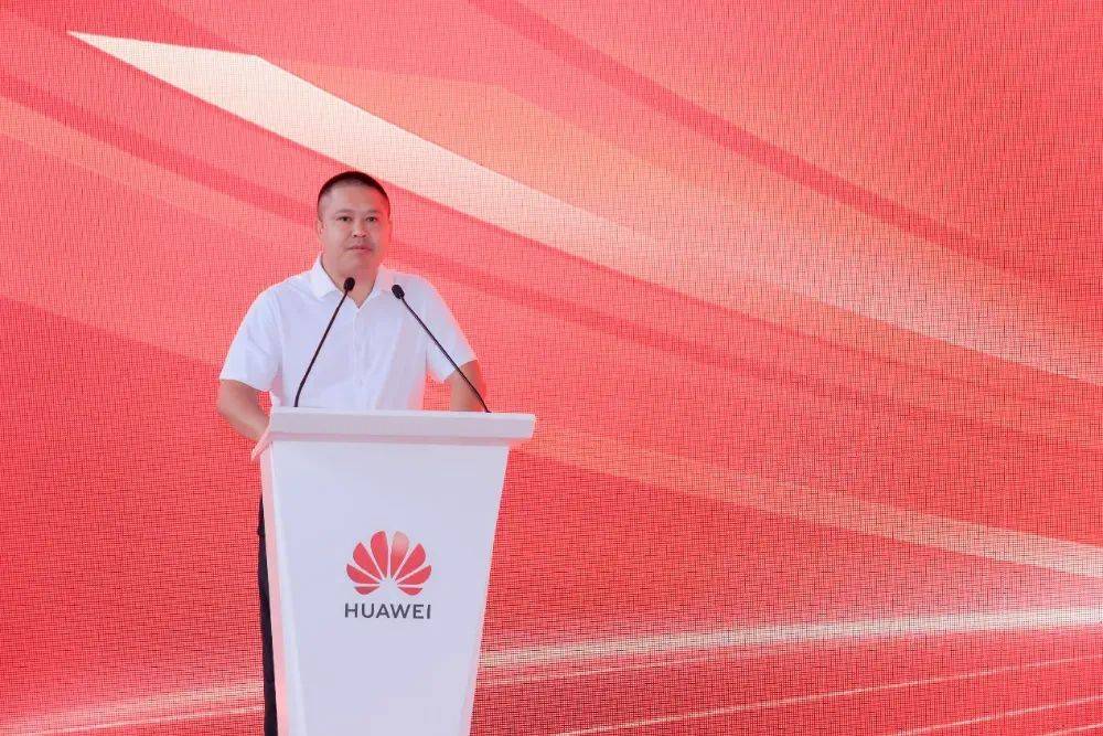 华为兆瓦超充打造全球首个百兆瓦级重卡超充站，重卡进入全面电动化