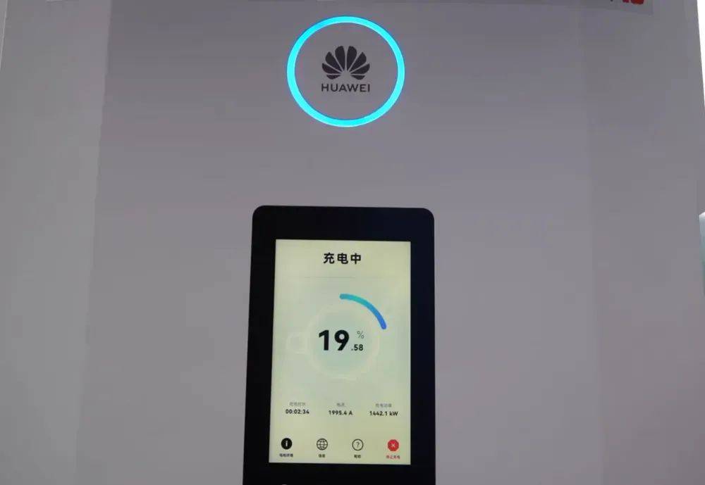 华为兆瓦超充打造全球首个百兆瓦级重卡超充站，重卡进入全面电动化