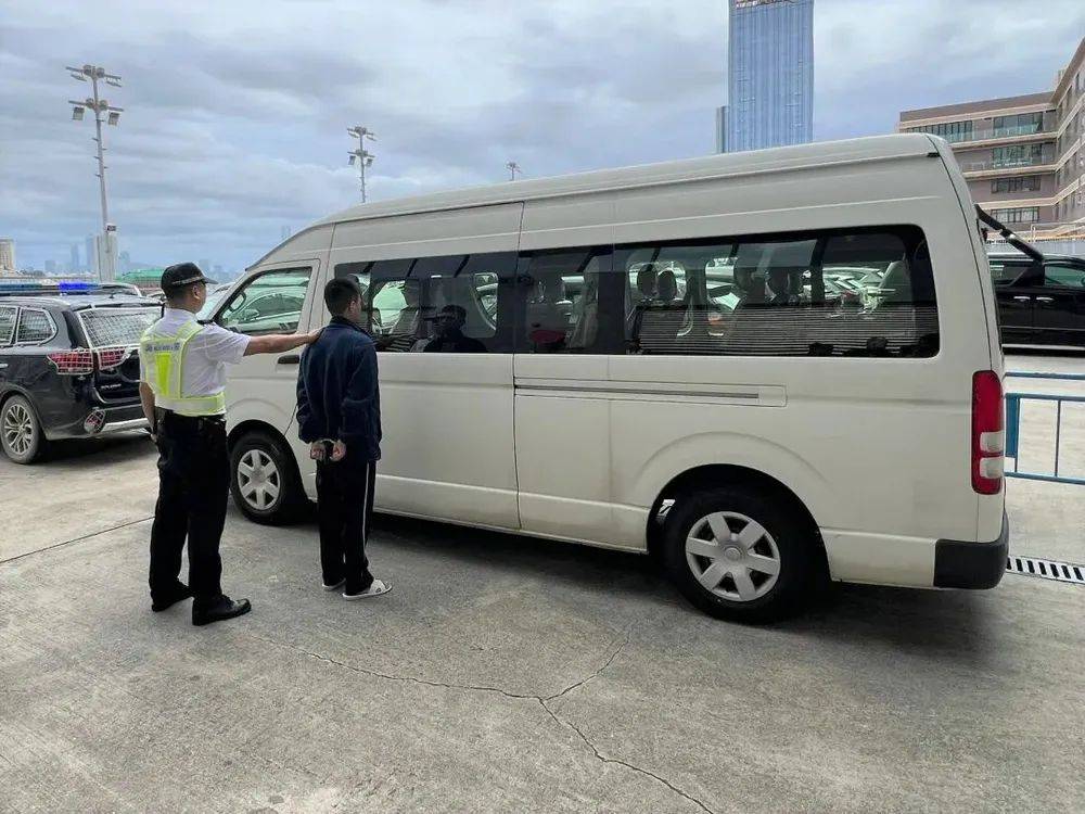 36岁内地男子靠“水下推进器”偷渡至澳门,被海关抓个正着,获刑4个月