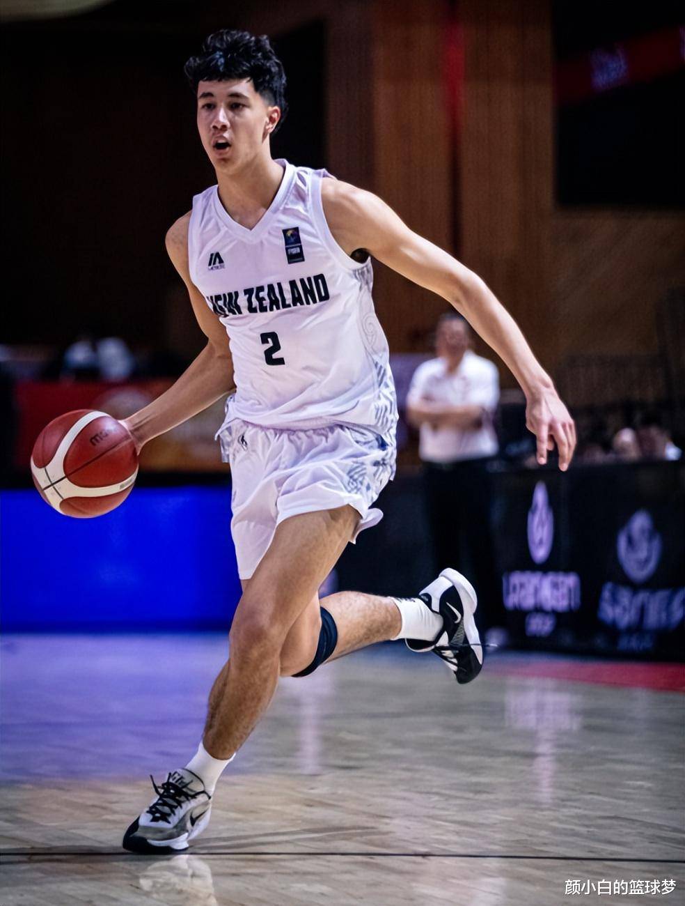 U16男篮亚洲杯：苏拉绝杀新西兰拒日本18分逆转1.63米越圭司243